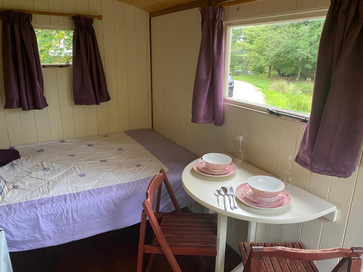 The Shepherd'S Hut - Wild Escapes Wrenbury Off Grid Glamping - Ages 12 And Over Baddiley Buitenkant foto