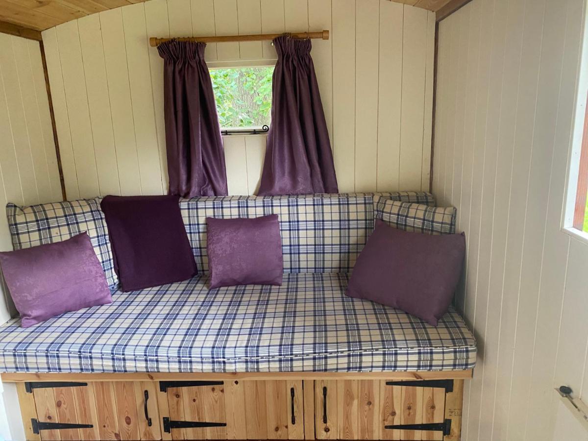 The Shepherd'S Hut - Wild Escapes Wrenbury Off Grid Glamping - Ages 12 And Over Baddiley Buitenkant foto