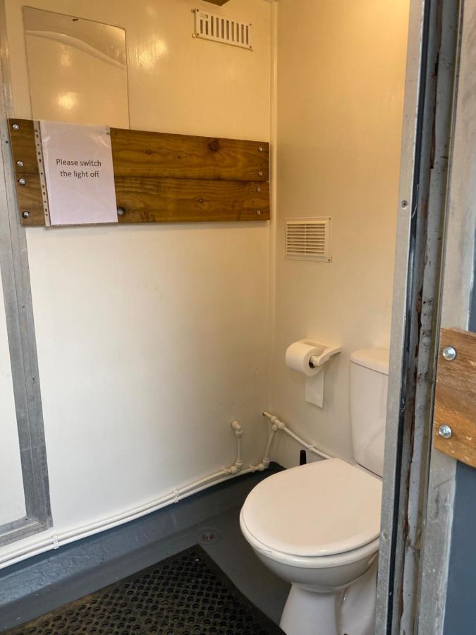 The Shepherd'S Hut - Wild Escapes Wrenbury Off Grid Glamping - Ages 12 And Over Baddiley Buitenkant foto