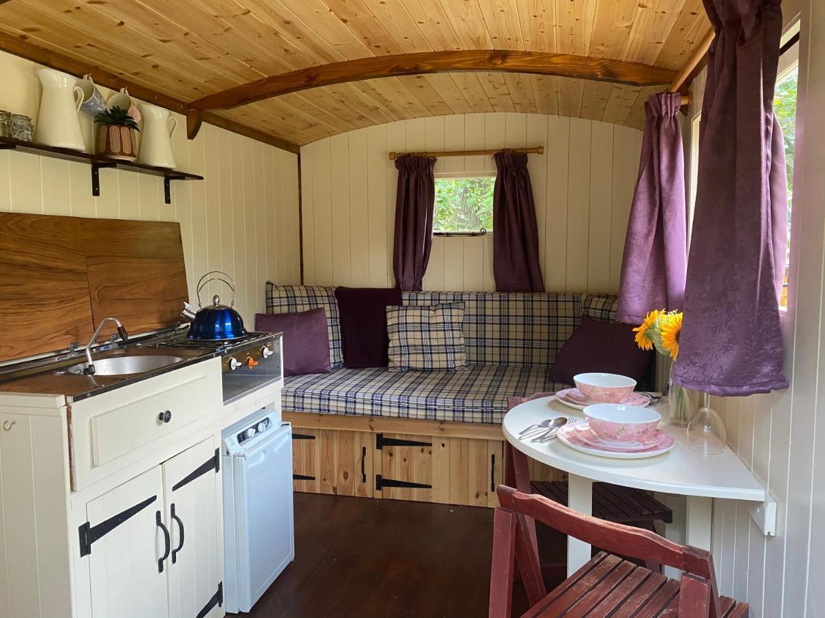 The Shepherd'S Hut - Wild Escapes Wrenbury Off Grid Glamping - Ages 12 And Over Baddiley Buitenkant foto