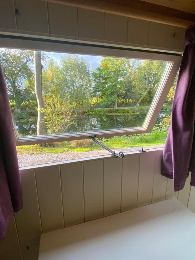 The Shepherd'S Hut - Wild Escapes Wrenbury Off Grid Glamping - Ages 12 And Over Baddiley Buitenkant foto